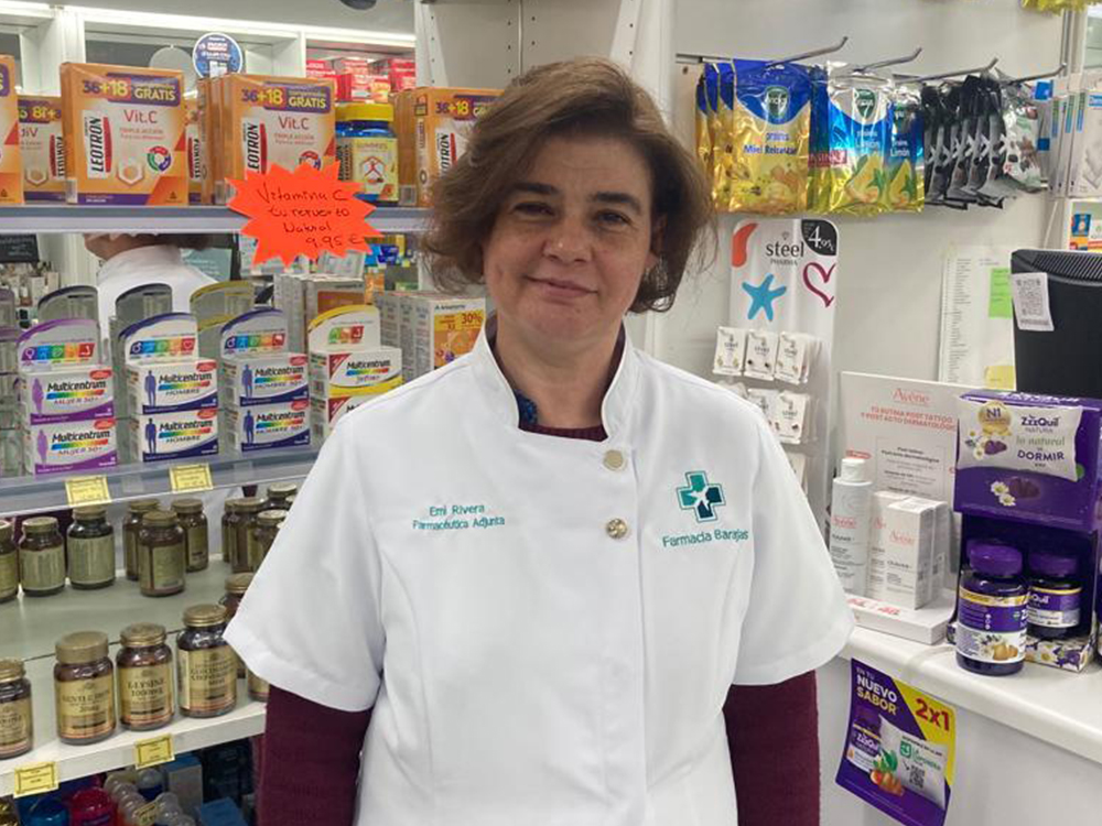 farmaceutica auxiliar Emi farmacia barajas madrid oficial farmaceutica auxiliar Emi farmacia barajas madrid oficial